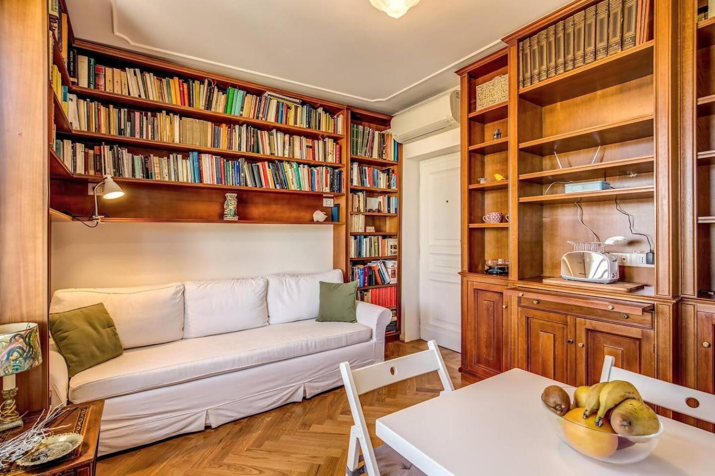 Attic With Terrace Overlooking St Peters Basilica Rome Exterior photo