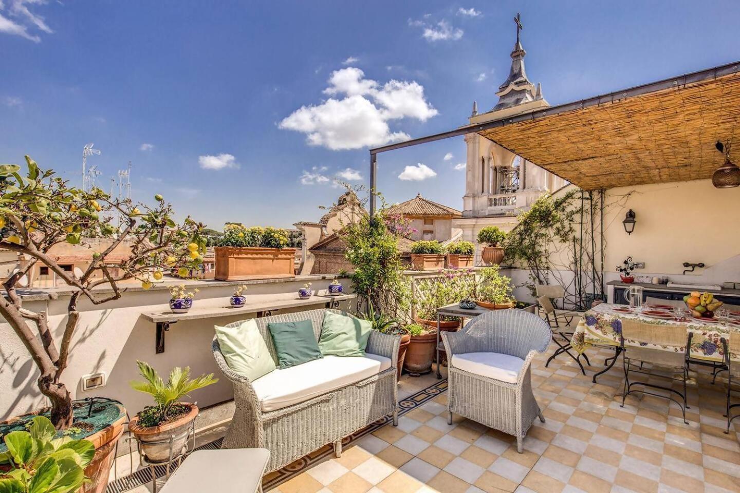 Attic With Terrace Overlooking St Peters Basilica Rome Exterior photo